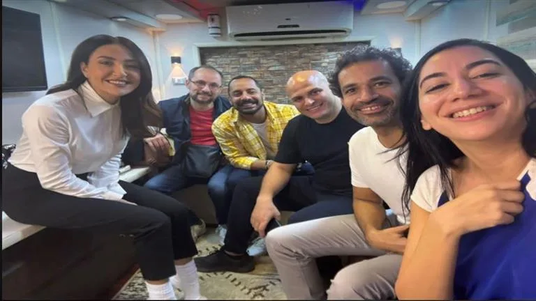 بالصور| صدقي صخر يودع لطفي عبود وينتهي من تصوير “صوت وصورة”