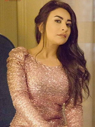 منا عادل